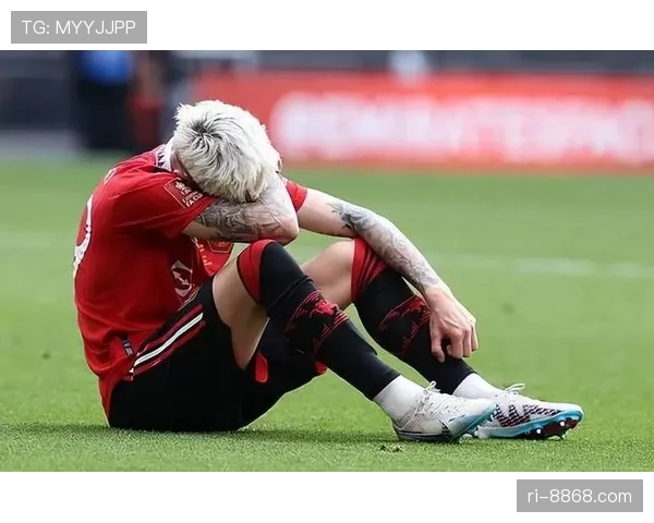 曼联近期战术执行持续崩盘，再精妙设计也难掩场上混乱局面