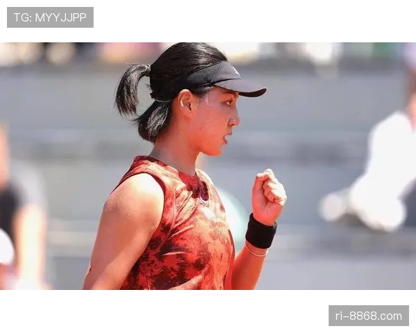 王欣瑜赛前啃鸡腿，教练在场边急得直跺脚