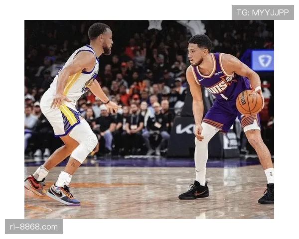 德文·布克无球跑动打出高效得分，胜过库里持球